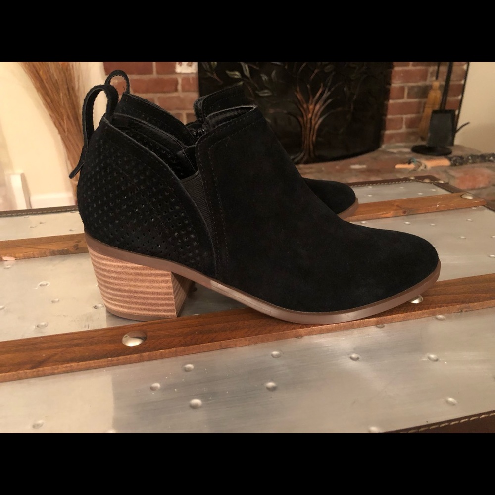 Steve Madden black booties